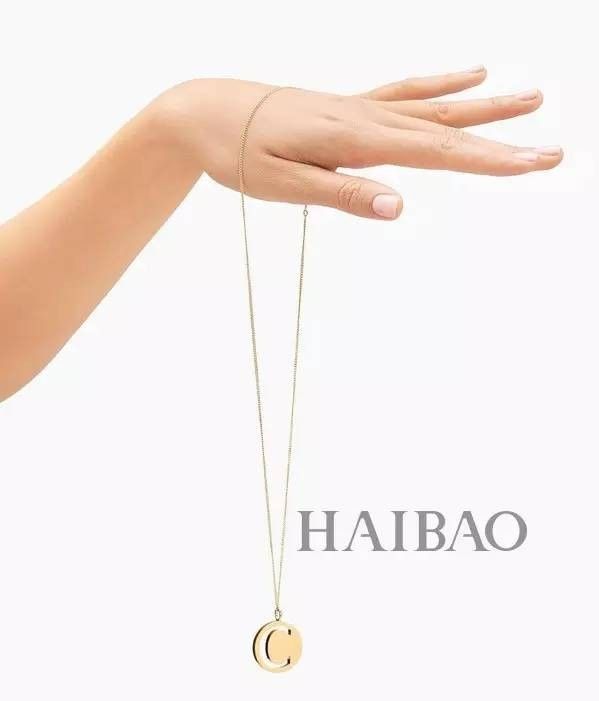 把配饰DIY玩出新花样? 蔻依 字母系列正流行:高圆圆、宋佳的时尚不二法门!