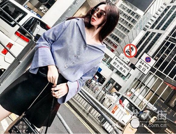 性感v领衫,9月轻松甩掉路人感